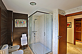 Suite2 bathroom